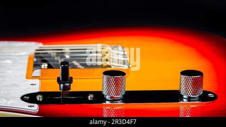 Close up d'une guitare électrique avec un travail de peinture sunburst Banque D'Images