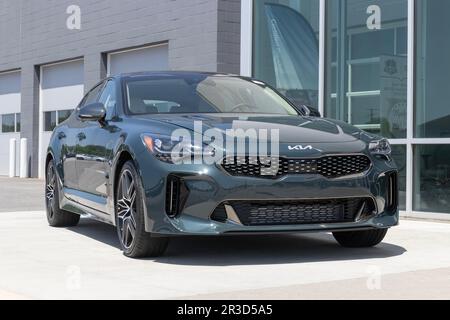 Pêcheurs - Circa Mai 2023: Kia Stinger Sports Sedan exposition dans un concessionnaire. Kia propose le Stinger dans les modèles GT2 et GT-Line. Banque D'Images