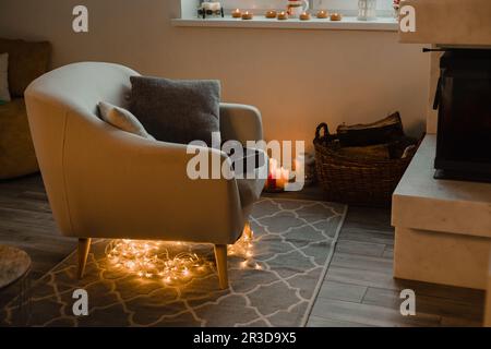 Intérieur d'une chambre confortable en hiver Banque D'Images