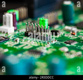Macro gros plan des broches du connecteur sur la carte de circuit imprimé du PC Banque D'Images