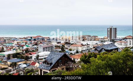 Vue panoramique sur la plage de Muizenberg dans False Bay Cape Town Banque D'Images