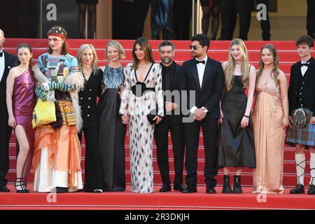 Cannes, France. 22nd mai 2023. Ksenia Devriendt, Luke Barker, Mia Wasikowska, Mathieu Demy, Elsa Zylberstein, Jessica Hausner, Amir El-Masry, Florence Baker et Gwen Currant assistent au tapis rouge « Club Zero » lors du festival annuel de Cannes 76th au Palais des Festivals sur 22 mai 2023 à Cannes, France. CRÉDIT FRANCE : SIPA USA/Alamy Live News Banque D'Images