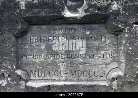 Inscription sur la construction du pont à partir de 1850/51 au Neurathener Felsentor au Bastei à sa Banque D'Images