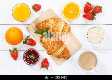 Croissant petit déjeuner croissants nourriture jus jus d'orange café planche en bois du dessus Banque D'Images