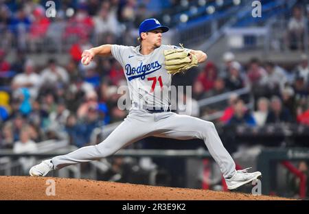 Atlanta, Géorgie, États-Unis. 22nd mai 2023. Le pichet de Los Angeles Dodgers Gavin Stone délivre un terrain lors du quatrième repas d'un match MLB contre les Braves d'Atlanta au Truist Park à Atlanta, en Géorgie. Austin McAfee/CSM/Alamy Live News Banque D'Images