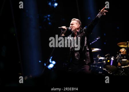 Dave Gahan du groupe britannique Depeche mode se produit lors d'un concert dans le cadre du Memento Mori World Tour 2023 à Friends Arena à Stockholm, en Suède, o Banque D'Images