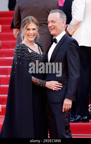 Tom Hanks mit Ehefrau Rita Wilson BEI der Premiere des Kinofilm 'astéroïde City' auf dem Festival de Cannes 2023 / 76. Internationale Filmfestspiele von Cannes im Palais des Festivals. Cannes, 23.05.2023 Banque D'Images