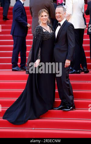 Tom Hanks mit Ehefrau Rita Wilson BEI der Premiere des Kinofilm 'astéroïde City' auf dem Festival de Cannes 2023 / 76. Internationale Filmfestspiele von Cannes im Palais des Festivals. Cannes, 23.05.2023 Banque D'Images