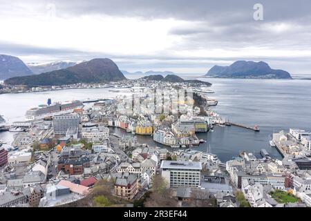 Vue sur le centre-ville depuis le point de vue d'Aksla, Ålesund, Møre og Romsdal, Norvège Banque D'Images