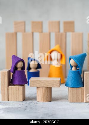 Construction de jouets en bois avec des blocs de bois écologiques fabriqués à partir de bois durables. Bois Banque D'Images