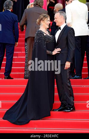 Rita Wilson mit Ehemann Tom Hanks BEI der Premiere des Kinofilm 'astéroïde City' auf dem Festival de Cannes 2023 / 76. Internationale Filmfestspiele von Cannes im Palais des Festivals. Cannes, 23.05.2023 Banque D'Images