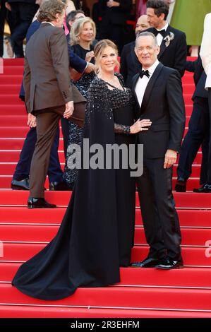 Rita Wilson mit Ehemann Tom Hanks BEI der Premiere des Kinofilm 'astéroïde City' auf dem Festival de Cannes 2023 / 76. Internationale Filmfestspiele von Cannes im Palais des Festivals. Cannes, 23.05.2023 Banque D'Images