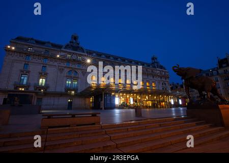 Paris, France - 18 mai , 2023 : l'entrée principale du musée d'Orsay , qui était à l'origine une gare construite pour l'exposition mondiale de 1900 en Pa Banque D'Images