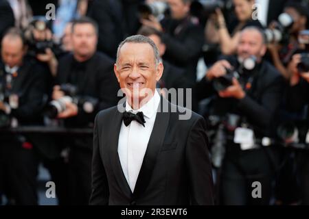 Cannes, Cannes, France. 23rd mai 2023. L'acteur TOM HANKS participe à la projection et au tapis rouge du film 'ASTÉROÏDE Cannes', réalisé par WES ANDERSON, en compétition, lors du festival annuel de Cannes 76th au Palais des Festivals sur 23 mai 2023 à Cannes, France. (Credit image: © Alexandra Fechete/ZUMA Press Wire) USAGE ÉDITORIAL SEULEMENT! Non destiné À un usage commercial ! Banque D'Images