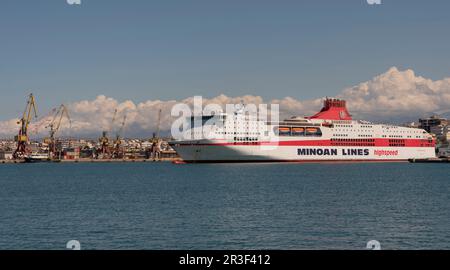 Héraklion, Crète, Grèce, Europe. 2023. Ferry inter-îles pour passagers et véhicules sur le port d'Heraklion, Crète. Banque D'Images