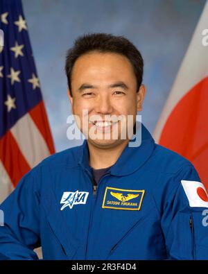 Houston, États-Unis. 23rd mai 2023. Portrait officiel de l'astronaute JAXA Satoshi Furukawa dans la combinaison bleue de vol de la NASA au Centre spatial Johnson, à 17 août 2004, à Houston, au Texas. La NASA a annoncé 23 mai 2023 que Furukawa a été sélectionné comme spécialiste de mission pour la mission commerciale de l'équipage SpaceX Crew-7 de la NASA à la Station spatiale internationale. Crédit : Robert Markowitz/NASA/Alay Live News Banque D'Images