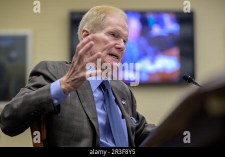 Washington, États-Unis d'Amérique. 27th avril 2023. Washington, États-Unis d'Amérique. 27 avril 2023. Bill Nelson, administrateur de la NASA, témoigne devant les États-Unis Audience du Comité des sciences, de l'espace et de la technologie de la Chambre sur la demande de budget de l'exercice 2024, à l'immeuble Rayburn House, 27 avril 2023, à Washington, DC crédit: Bill Ingalls/NASA/Alay Live News Banque D'Images