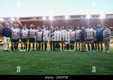 Monaco, Monaco. 23rd mai 2023. Monaco, 23 mai 2023. H.S. Le Prince Albert II, Charles Leclerc de Ferrari, Carlos Sainz de Ferrari et Pierre Gasly d'Alpine assistent à un match de football de charité au stade Louis II de Monaco sur 23 mai 2023. Le World Stars football Match a eu lieu mardi soir avant le Grand Prix de Monaco de Formule 1 et a été joué par l'équipe de pilotes, dont F1 pilotes, et le Star Team MC. Cette année marque l'organisation 30th de l'événement caritatif. Credit: Beata Zawrzel/Alay Live News Banque D'Images