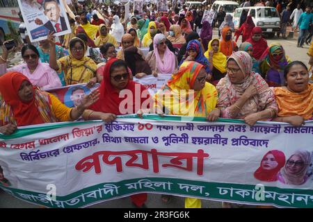 Dhaka, Bangladesh. 23rd mai 2023. Les militants du Parti nationaliste du Bangladesh (BNP) participent à une marche de protestation pour présenter leur demande de 10 points, y compris la tenue des prochaines élections générales sous un gouvernement intérimaire non partisan. (Credit image: © MD Mehedi Hasan/Pacific Press via ZUMA Press Wire) USAGE ÉDITORIAL SEULEMENT! Non destiné À un usage commercial ! Banque D'Images