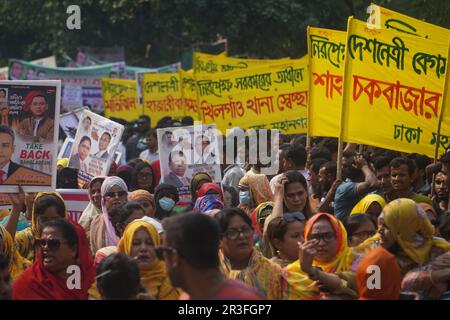 Dhaka, Bangladesh. 23rd mai 2023. Les militants du Parti nationaliste du Bangladesh (BNP) participent à une marche de protestation pour présenter leur demande de 10 points, y compris la tenue des prochaines élections générales sous un gouvernement intérimaire non partisan. (Photo de MD Mehedi Hasan/Pacific Press) Credit: Pacific Press Media production Corp./Alay Live News Banque D'Images