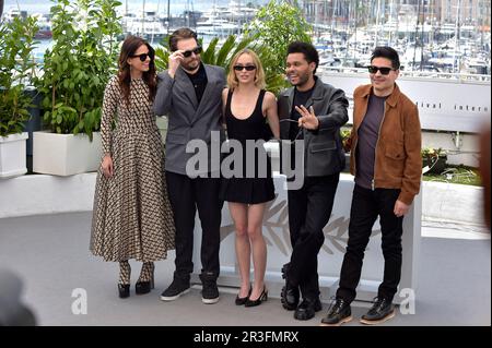 Cannes, France. 23rd mai 2023. Ashley Levinson, Sam Levinson, Lily Rose Depp, Abel 'The Weeknd' Tefaye et Reza Fahim arrivent au photocall 'Idol' lors du festival annuel de Cannes 76th au Palais des Festivals de 23 mai 2023 à Cannes, en France. Photo de Rocco Spaziani/UPI crédit: UPI/Alay Live News Banque D'Images