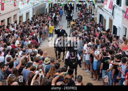 Jaleo, danse traditionnelle avec les chevaux, à l'origine du 14th siècle, festivals de Sant Bartomeu, Ferreries, Menorca, iles baléares, Espagne. Banque D'Images