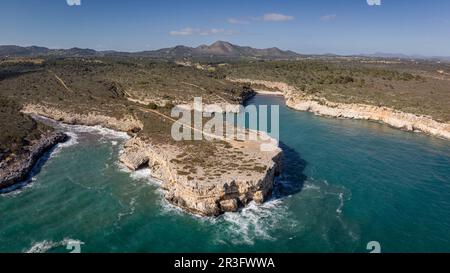 Cala Virgili, Cala pilota y Cala Magraner con muntanya Grossa al fondo, Manacor, Majorque, Iles Baléares, Espagne. Banque D'Images