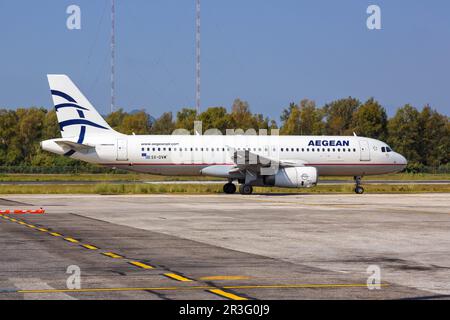 Aegean Airlines Airbus A320 aéroport de Corfou en Grèce Banque D'Images