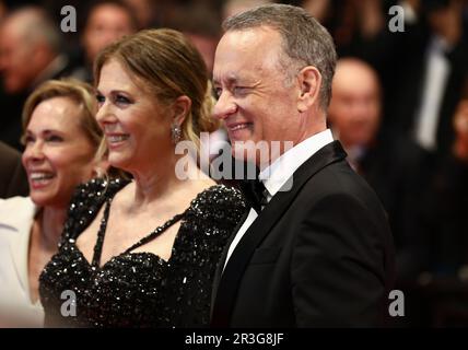 23 mai 2023, Cannes, Côte d'Azur, France: TOM HANKS et RITA WILSON assistent à la projection de 'ville astéroïde' lors du Festival annuel de Cannes 76th au Palais des Festivals sur 22 mai 2023 à Cannes, France (Credit image: © Mickael Chavet/ZUMA Press Wire) USAGE ÉDITORIAL EXCLUSIF! Non destiné À un usage commercial ! Banque D'Images