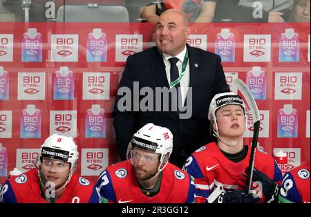 Riga, Lettonie. 23rd mai 2023. Tobias Johansson, entraîneur en chef de la Norvège, réagit lors du match du groupe B entre la Slovaquie et la Norvège au Championnat du monde de hockey sur glace 2023 de l'IIHF à Riga, en Lettonie, au 23 mai 2023. Crédit: Edijs Palens/Xinhua/Alamy Live News Banque D'Images