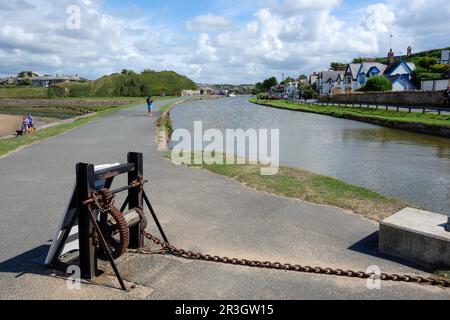 Bude, CORNWALL/UK - 12 AOÛT : vue sur le canal et les maisons à Bude à Cornwall le 12 août 2013. Personnes non identifiées Banque D'Images