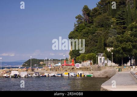 Baie de Fiesa, Piran, Istrie, Mer Adriatique, Slovénie Banque D'Images