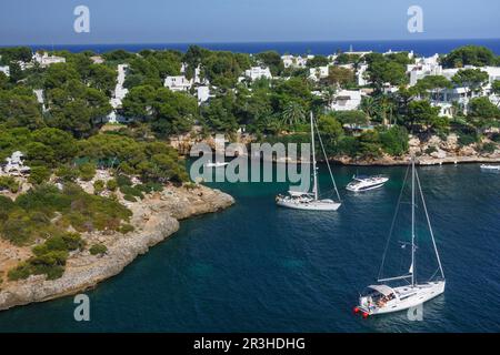 Enbarcaciones de recero en Cala Ferrera, Cala Dor, municipio de Santanyi, islas baleares, Espagne. Banque D'Images