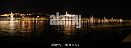 Vue nocturne sur le Danube à Budapest Banque D'Images