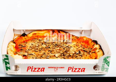 Pizza italienne à emporter avec champignons Banque D'Images