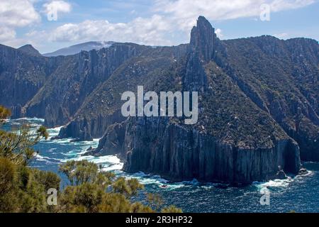 Vue sur la Blade sur Cape Pillar depuis Tasman Island Banque D'Images