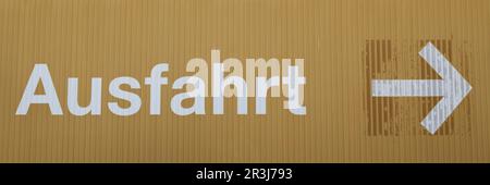 Façade avec sortie de panneau Banque D'Images