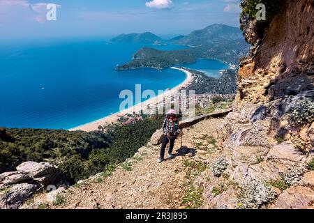 Belle plage d'Ölüdeniz et Belcekiz, vue de la voie lycienne, Fethiye, Turquie Banque D'Images