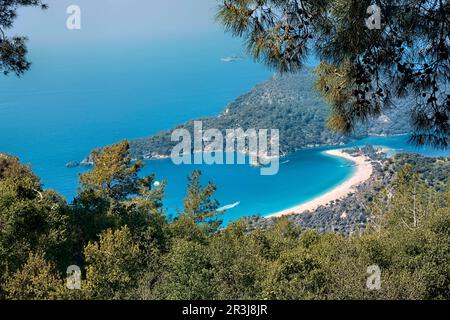 Belle plage d'Ölüdeniz et Belcekiz, vue de la voie lycienne, Fethiye, Turquie Banque D'Images