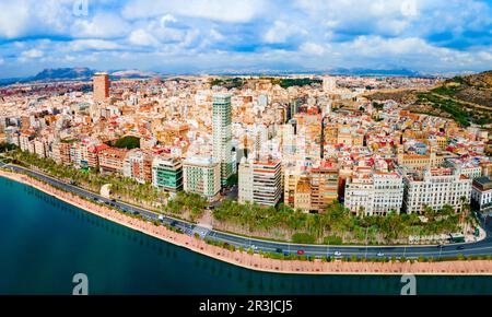 Vue panoramique aérienne du centre-ville d'Alicante. Alicante est une ville de la région de Valence, en Espagne. Banque D'Images