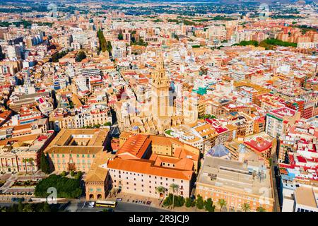 La Cathédrale de l'église Saint Mary vue panoramique aérienne, Murcie. Murcia est une ville dans le sud-est de l'Espagne. Banque D'Images