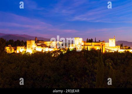 Vue panoramique aérienne de l'Alhambra. L'Alhambra est un complexe de forteresse situé dans la ville de Grenade, en Andalousie, en Espagne. Banque D'Images