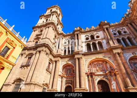 Vue rapprochée de la cathédrale de Malaga. La cathédrale de Malaga est une église catholique romaine dans la ville de Malaga, dans la communauté andalouse en Espagne. Banque D'Images