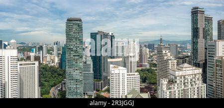 Kuala Lumpur, Malaisie - 22 février 2023 : vue panoramique du centre-ville de Kuala Lumpur avec le plus haut gratte-ciel. Image du paysage urbain de Kuala Lumpur Banque D'Images