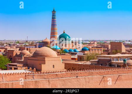 Les murs de la ville d'Itchan Kala. Itchan ou Ichan Kala est une ancienne ville fortifiée de la ville de Khiva en Ouzbékistan. Banque D'Images