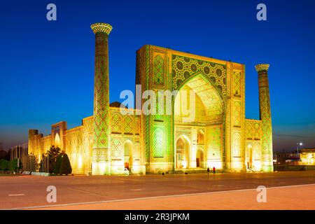 Registan Ulugh Beg Madrasa fait partie de la ville antique du Registan, Samarkand ville en Ouzbékistan Banque D'Images