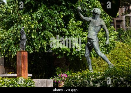 Foner, escultura de bronce, Llorenç Roselló, Edificio de estilo modernista de CAN Prunera, siglo XX, jardin Javier Mayol Mundo, Capapuig, Soller, Sierra de Tramuntana, Mallorca, îles baléares, espagne, europe. Banque D'Images