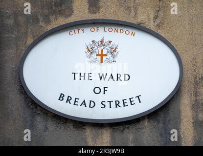 Un panneau ovale sur un mur de la ville de Londres identifiant 'le quartier de Bread Street'. Le quartier de Bread Street est l'un des 25 quartiers de la ville de Londo Banque D'Images