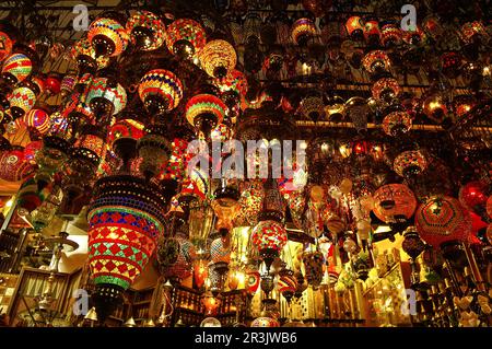 Lampes colorées. Grand bazar.Estambul.Turquie. Banque D'Images