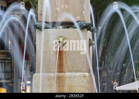 Fuente de La Princesa, año 1834,(Fuente de las Tortugas),Plaza Rei Joan Carles I..Palma Mallorca.Islas Baleares. L'Espagne. Banque D'Images